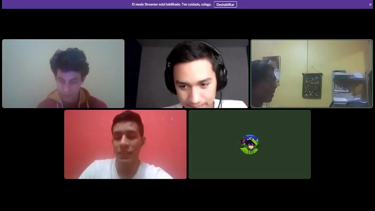 Amateur de gran culo y pene peque&ntilde;o celebra los domingos epicos