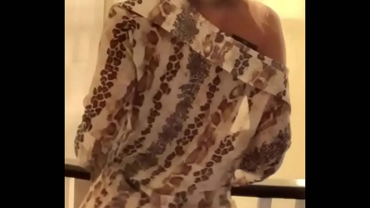 Stripper shakes sexy ass