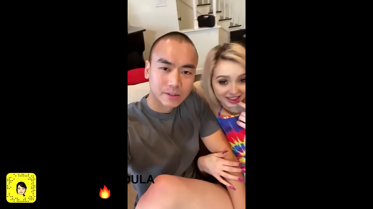 Petite blonde kiffe se faire d&eacute;monter