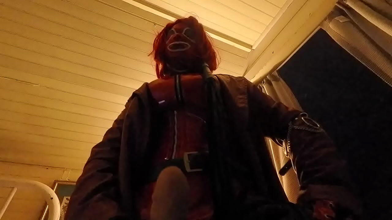 T Mistress in latex and boots wants your mouth