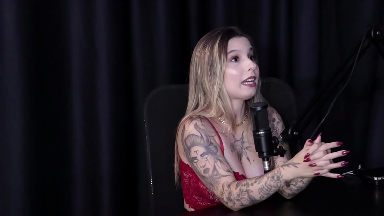 &Eacute; bom experimentar para saber do que gosta, tem que se entender o corpo, e falou dos seus projetos para lan&ccedil;amentos - Ang&eacute;lica Morango (WATCH ON: SHEER/RED)