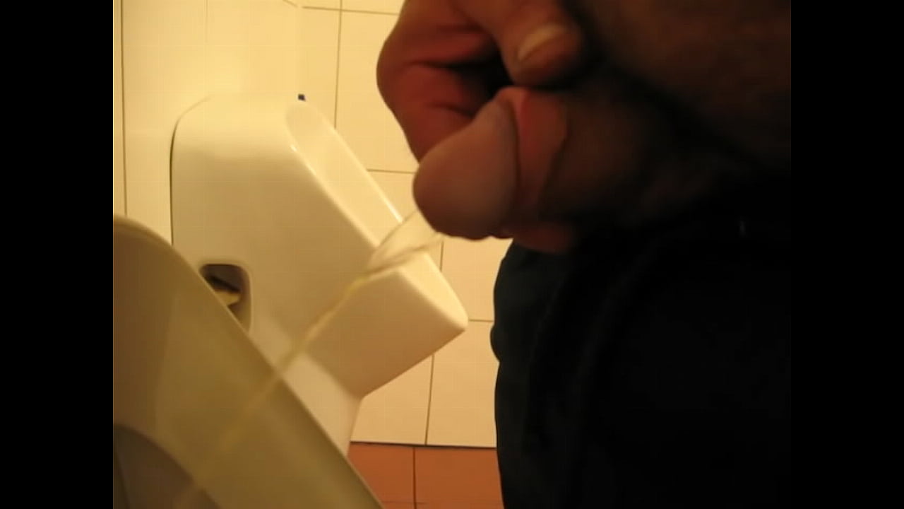 čůr&aacute;n&iacute; na veřejn&eacute;m WC