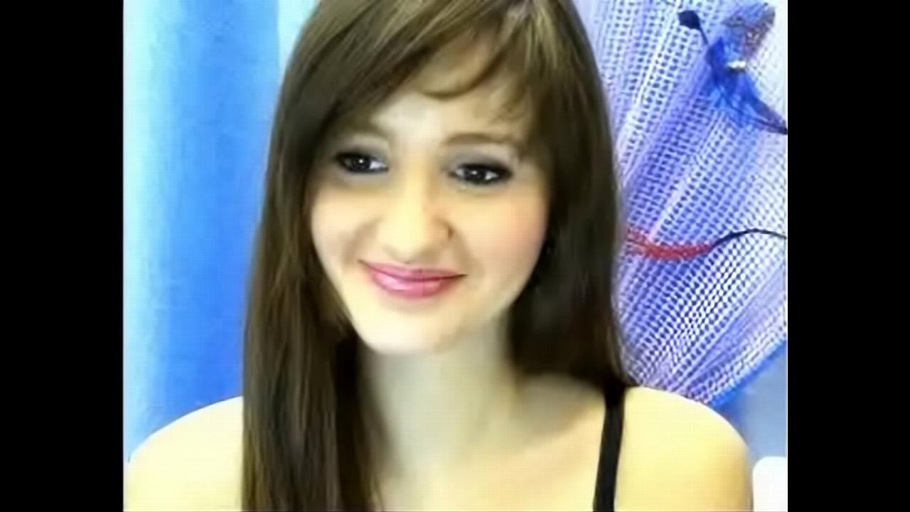 Hot babe looks like Penelope Cruz