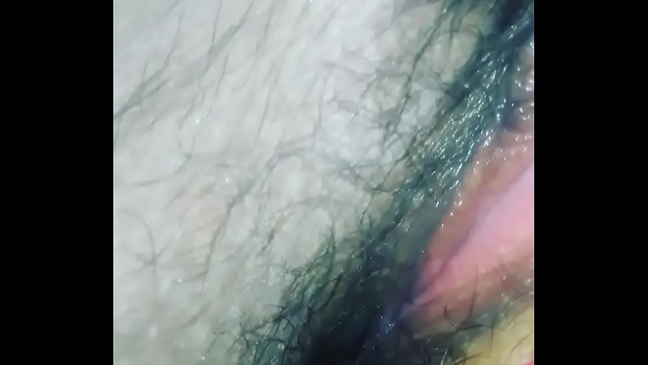 pichona con ganas de verga y se mete el dedo