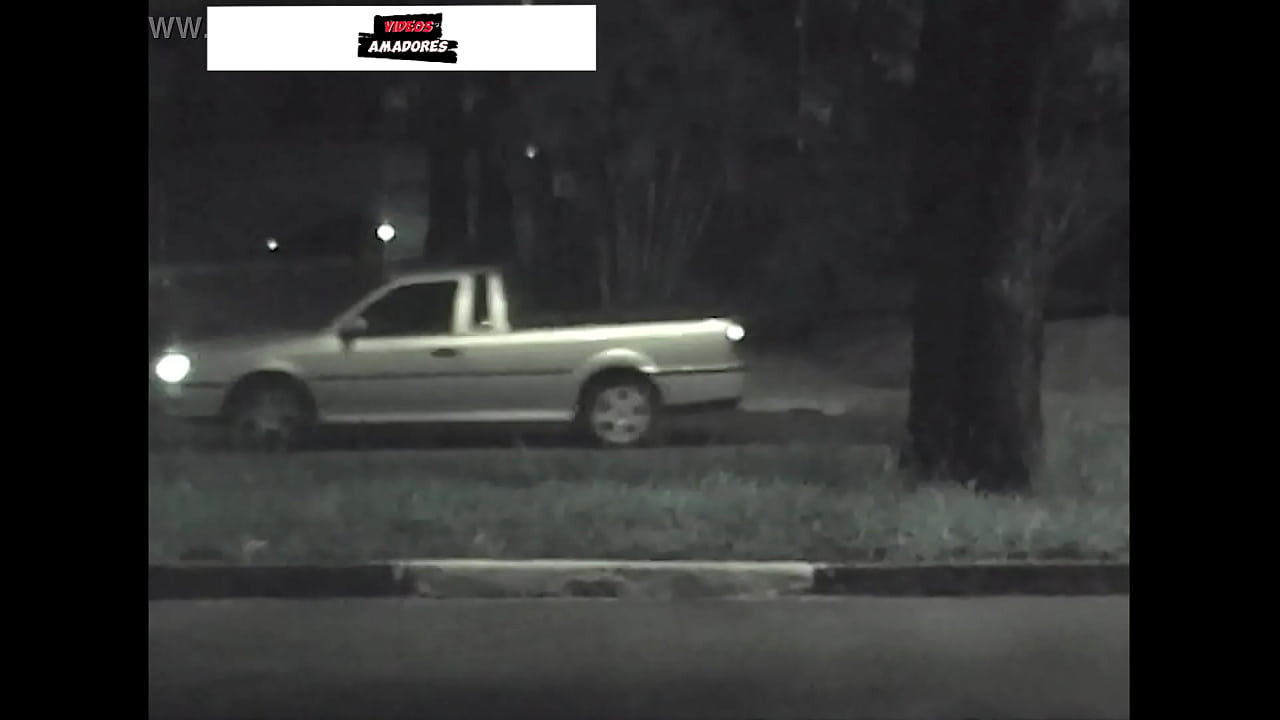 Homem filma garota de programa se prostituindo na rua