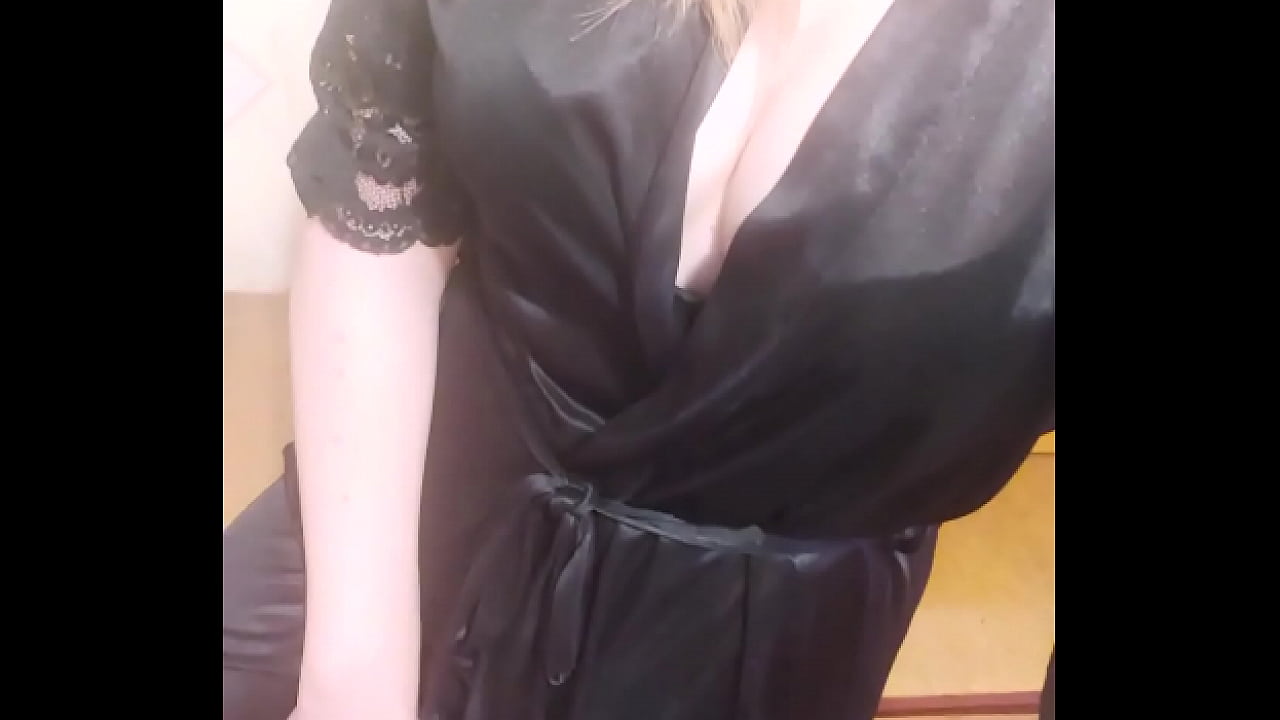 Girl Masturbate Pussy while Boyfriend at Work