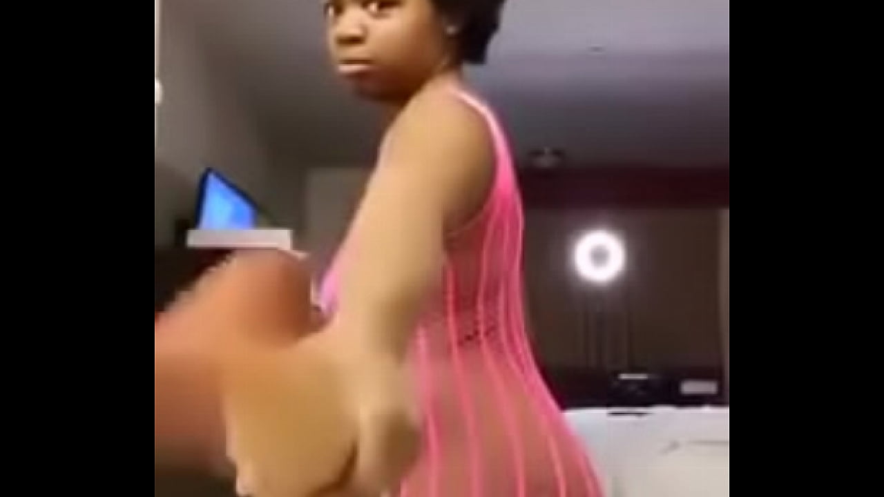 brincando com o dildo