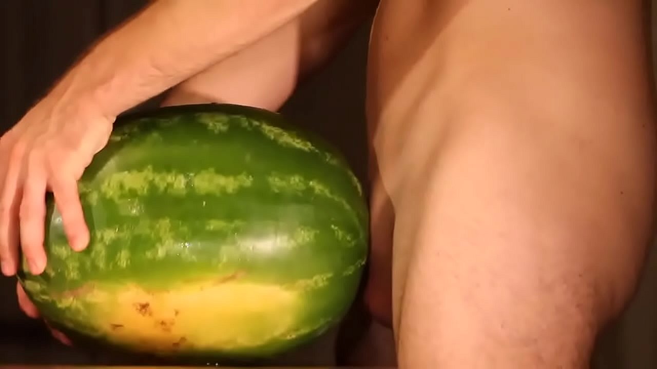 Hot fruit fuck, cum with multiple shots