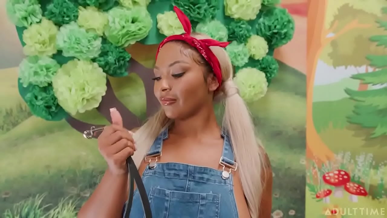 Two trans Eva and izzy with female Avery