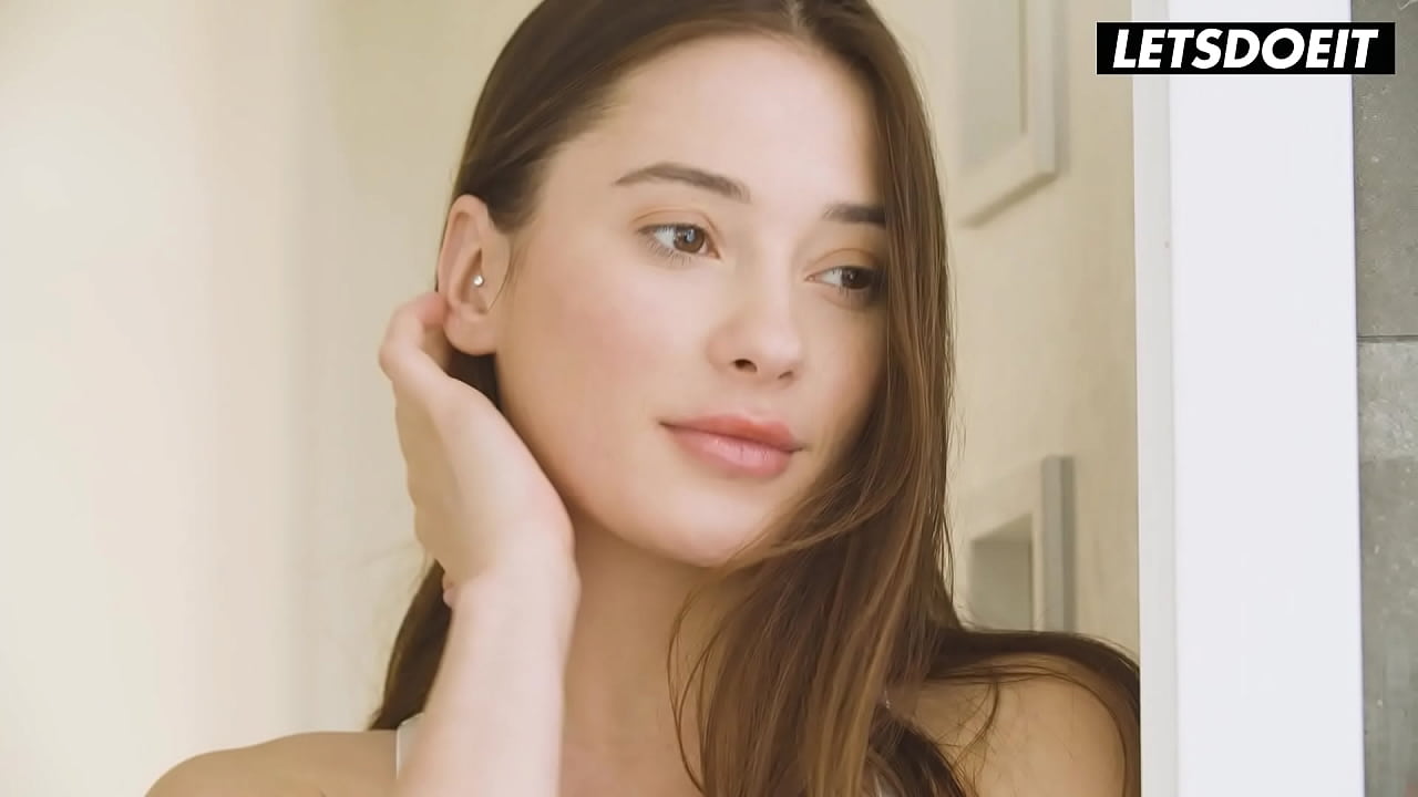 Stepsisters Have Some Fun In The Morning - A GIRL KNOWS