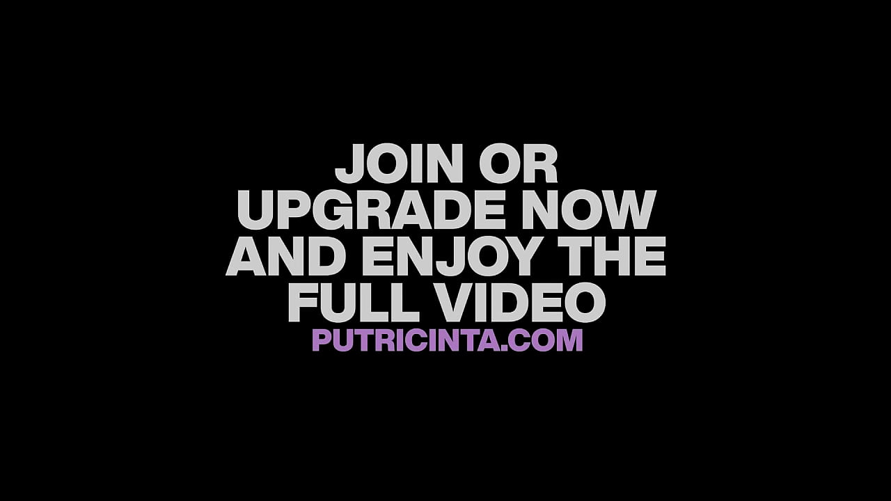 Putri Cinta Sunbathing on Poolside While Playing Her Pussy