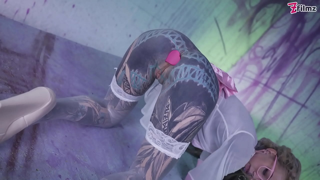 Glasses wearing Tattooed Girl loves the Tattooed Dick Fucking DP and Facial