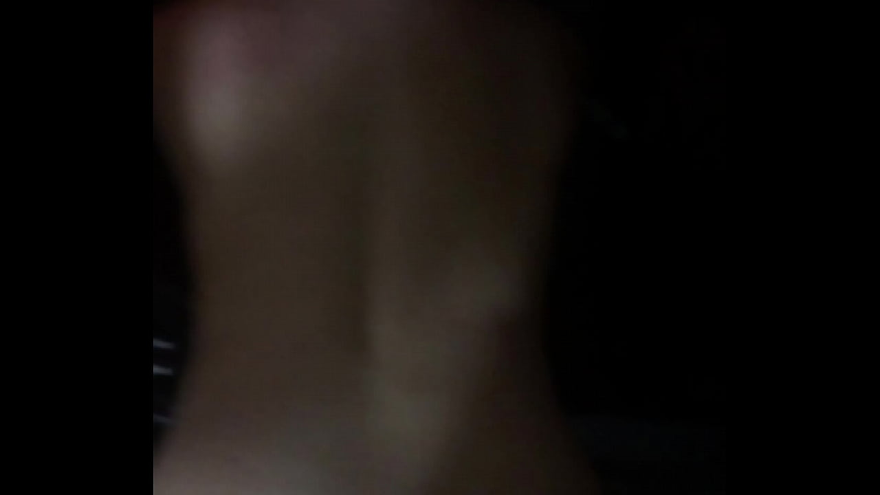 Cogiendome por atras a una gringa nalgona en la cochera