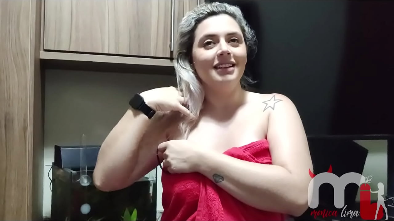 Marido devendo para agiota e o jeito foi entregar a mulher a mulher como pagamento de d&iacute;vida, a safada deu at&eacute; o cu para o agiota e o seguran&ccedil;a dele.