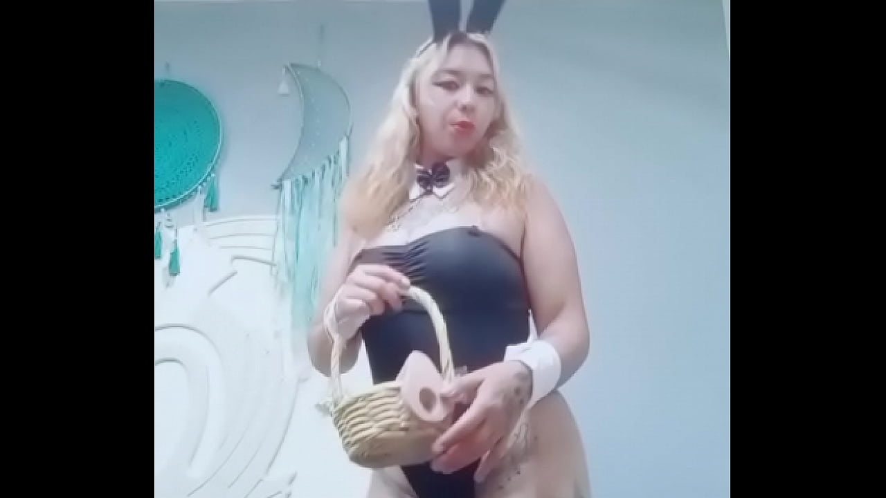 Conejita Playboy jugando muy rico