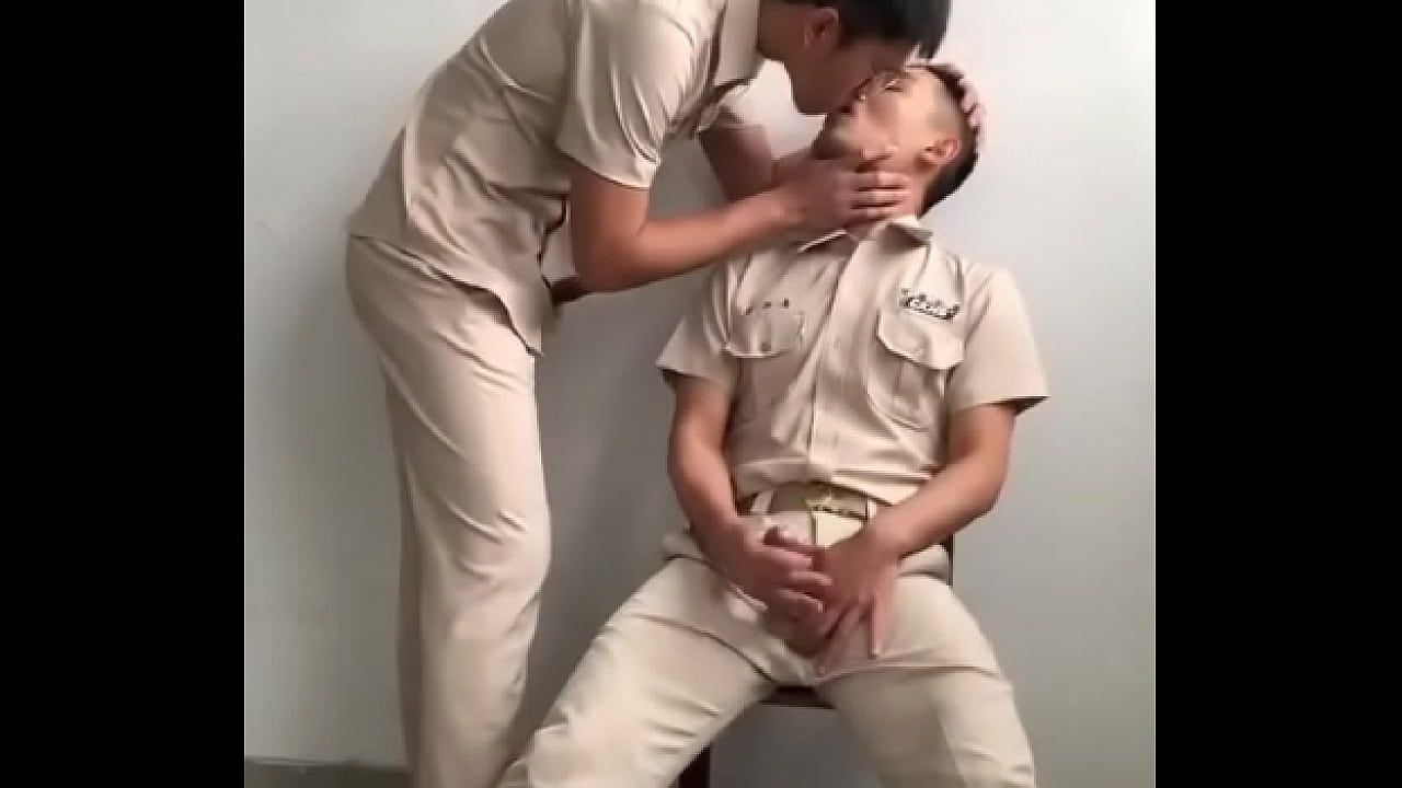 Cho bạn b&uacute; thử