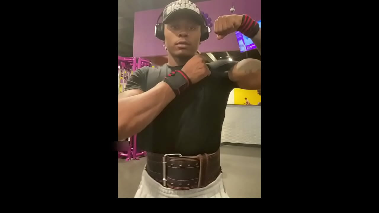 MARRIRED SLUT GETS A GANG BANG FOR HER 20TH BIRTHDAY