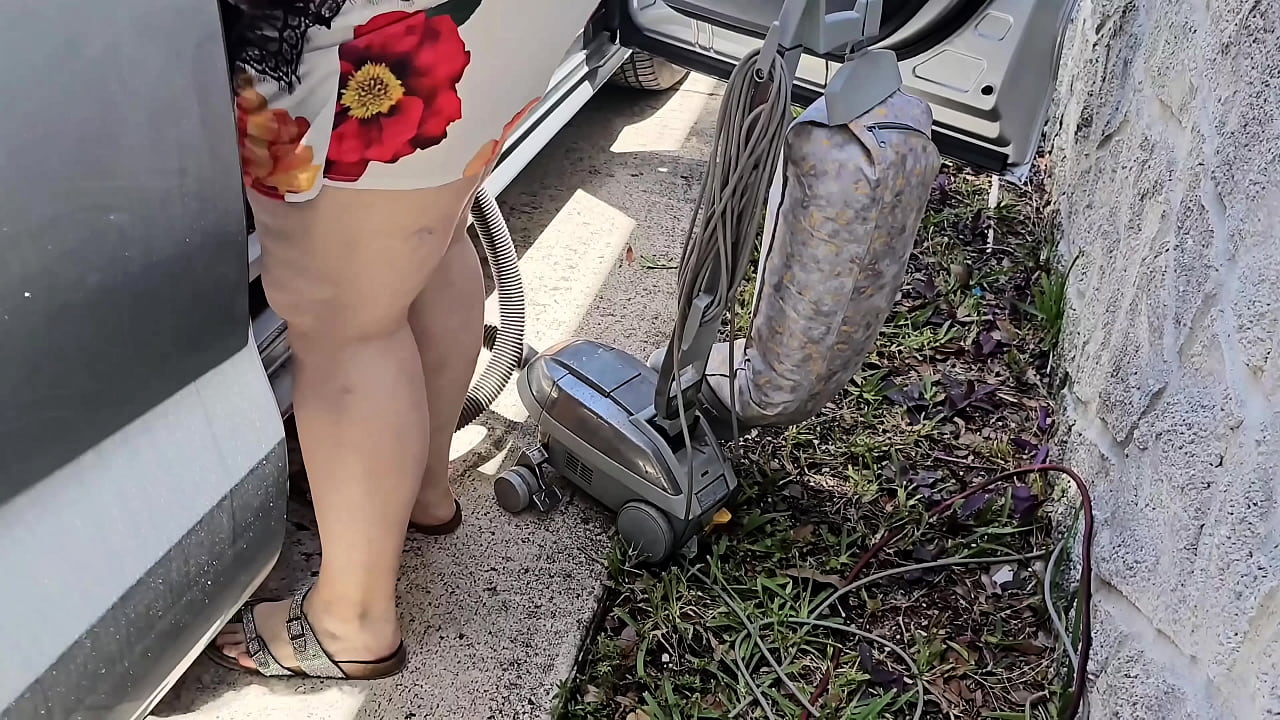 Big ass Pawg Milf  jerked off black cock in car in public