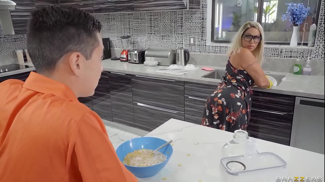 MILF / Brazzers  / zzfull.com/spilt