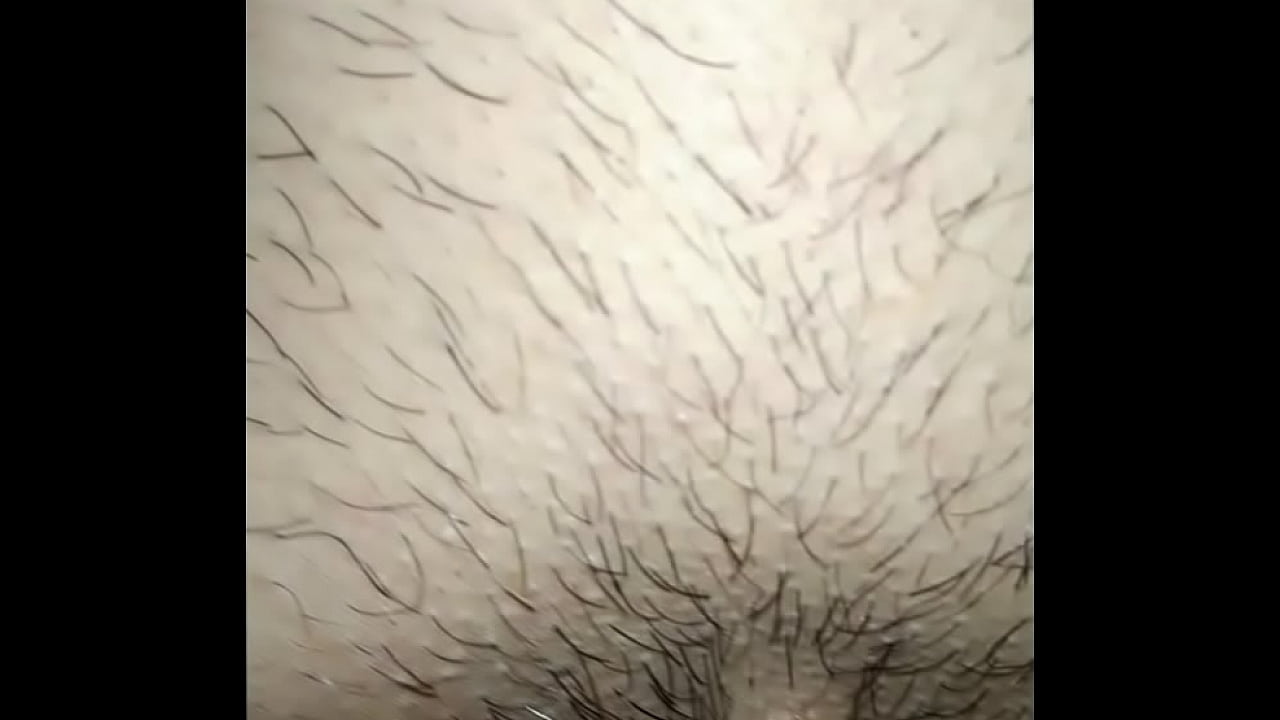 Em g&aacute;i bắn nước đ&aacute;i tung t&oacute;e