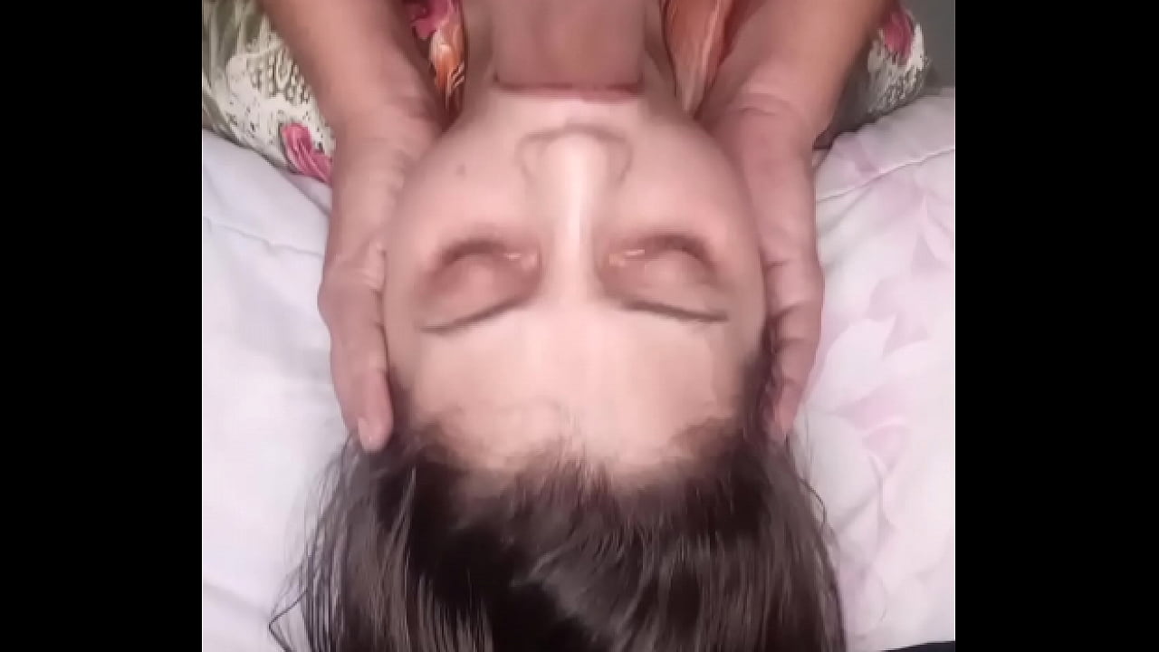 Lambuzando a cara de porra depois dessa garganta profunda