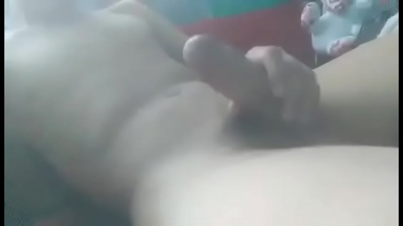 Se masturba, para la t&iacute;a