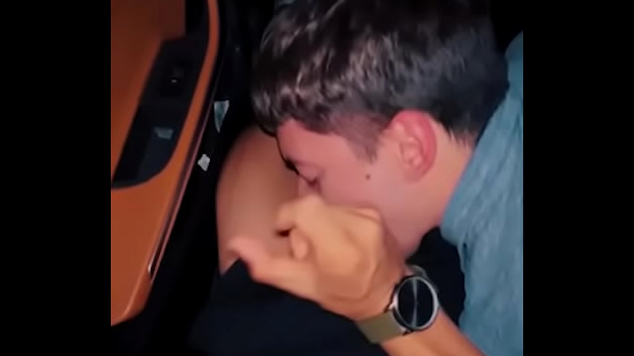 despues de tremenda peda mi amigo y yo intimamos en el auto