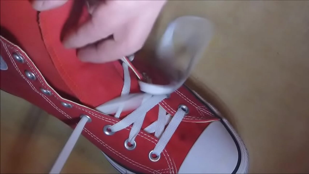 my sneakers Alle star in red and black veters size 9,5 (43,5)