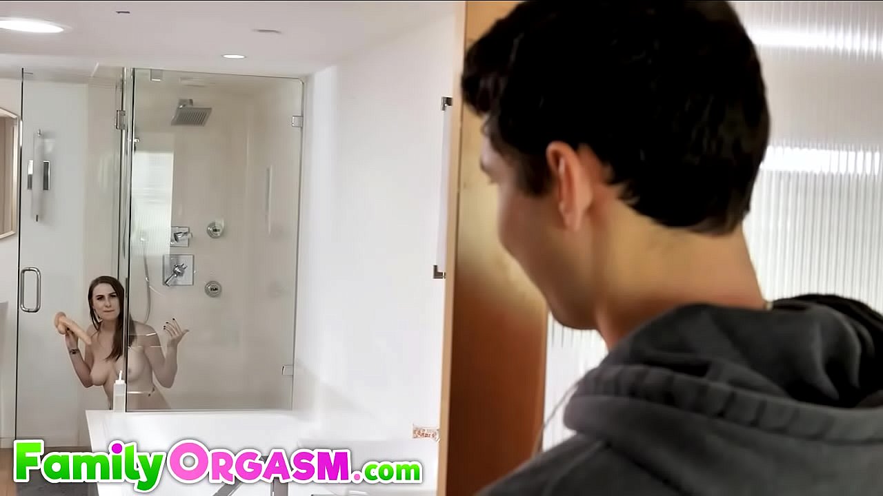 Sneaky Stepson Fucked his Step Mother at Bath Time