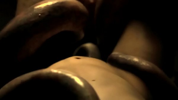 Galaxy Of Terror Maggot Scene (8H) The female officer of the spaceship was by the maggot, her belly was pushed out by its huge dick.