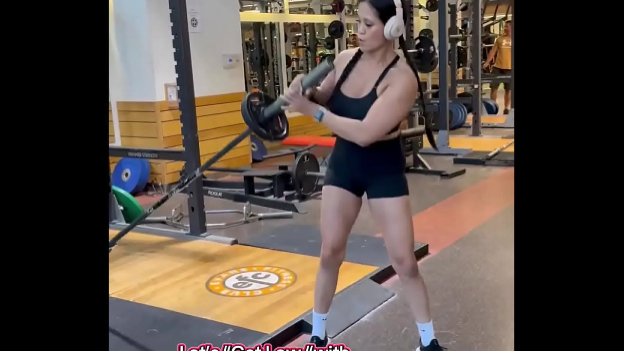 Let&rsquo;s &ldquo;Get Low &ldquo;with This Barbell workout to Move FastTwitch Muscles #fasttwitch #muscles #strongwomen #fyp #d ...