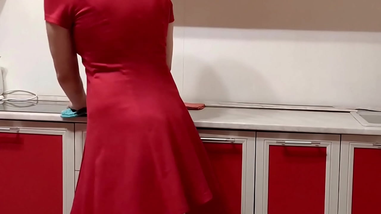 Married Milf Gets Pleasure In The Kitchen