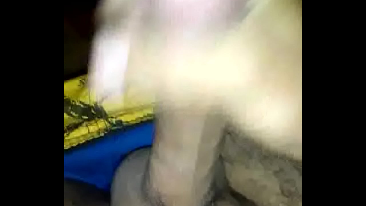 Mastubando ap&oacute;s o almo&ccedil;o