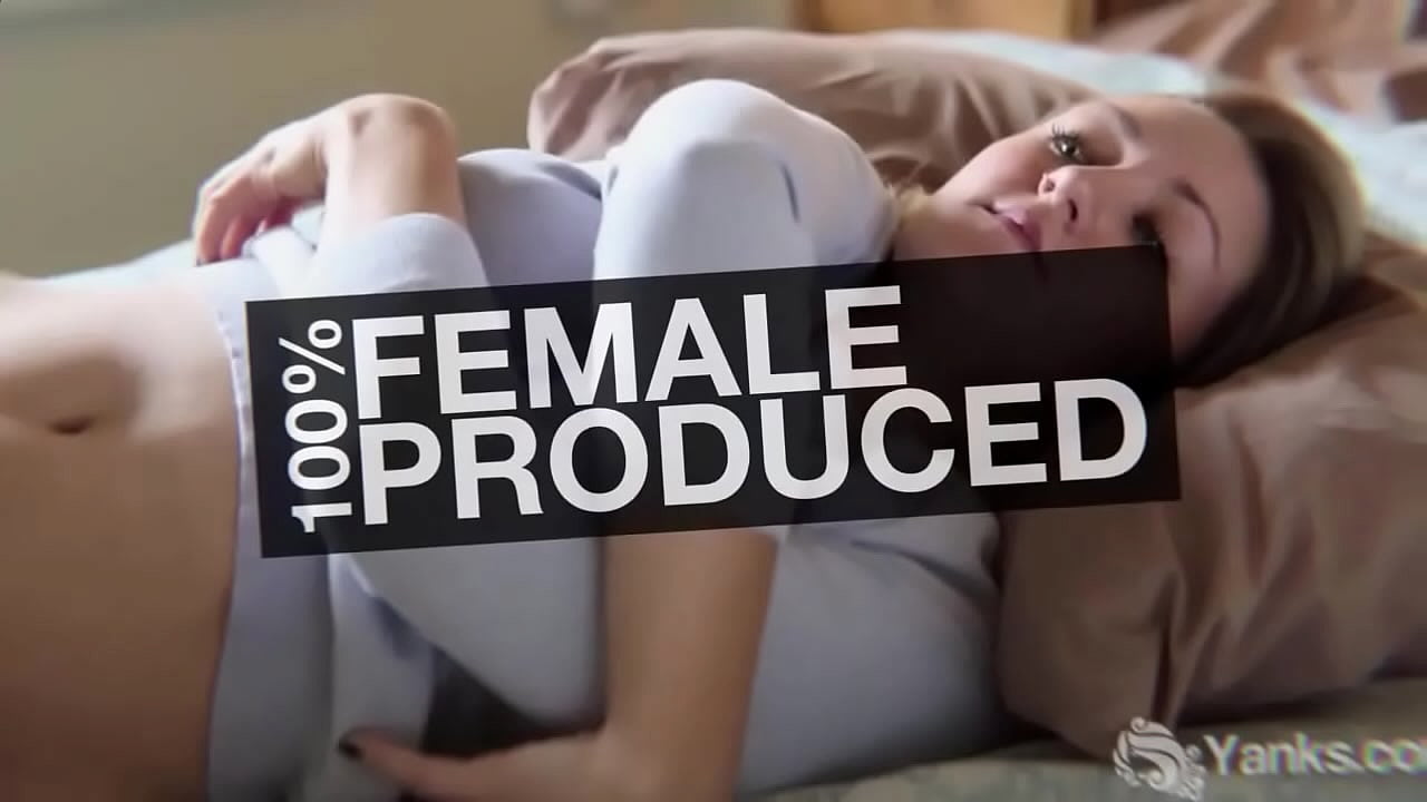 Amateur brunette milf in stockings from Yanks Ayelisa screwing her toy to big orgasm