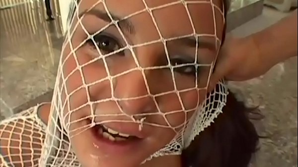 Die S&uuml;&szlig;e ist bald komplett nackt und wird von allen Seiten gehackt