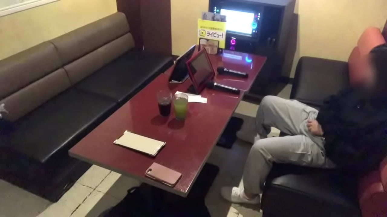 【カラオケで1人オ◯ニー】性欲も発散したい盛んな可愛い女子◯生。