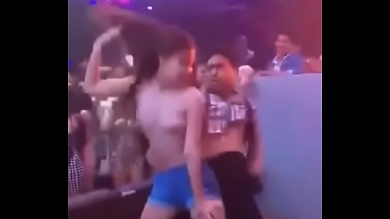 Ni&ntilde;a baila rico