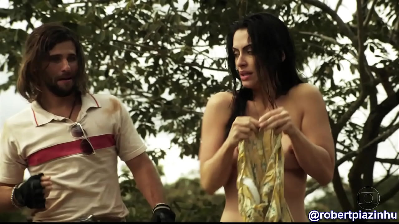 Cl&eacute;o Pires pelada em As Brasileiras