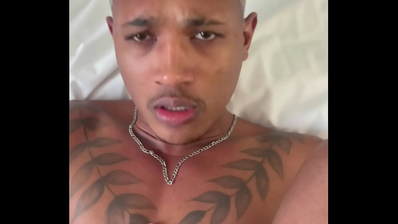 FUDENDO SEM CAPA COM BOY PELUDINHO.