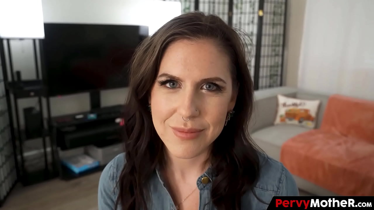 Mommy Got Fingered by her Stepson Really Quick