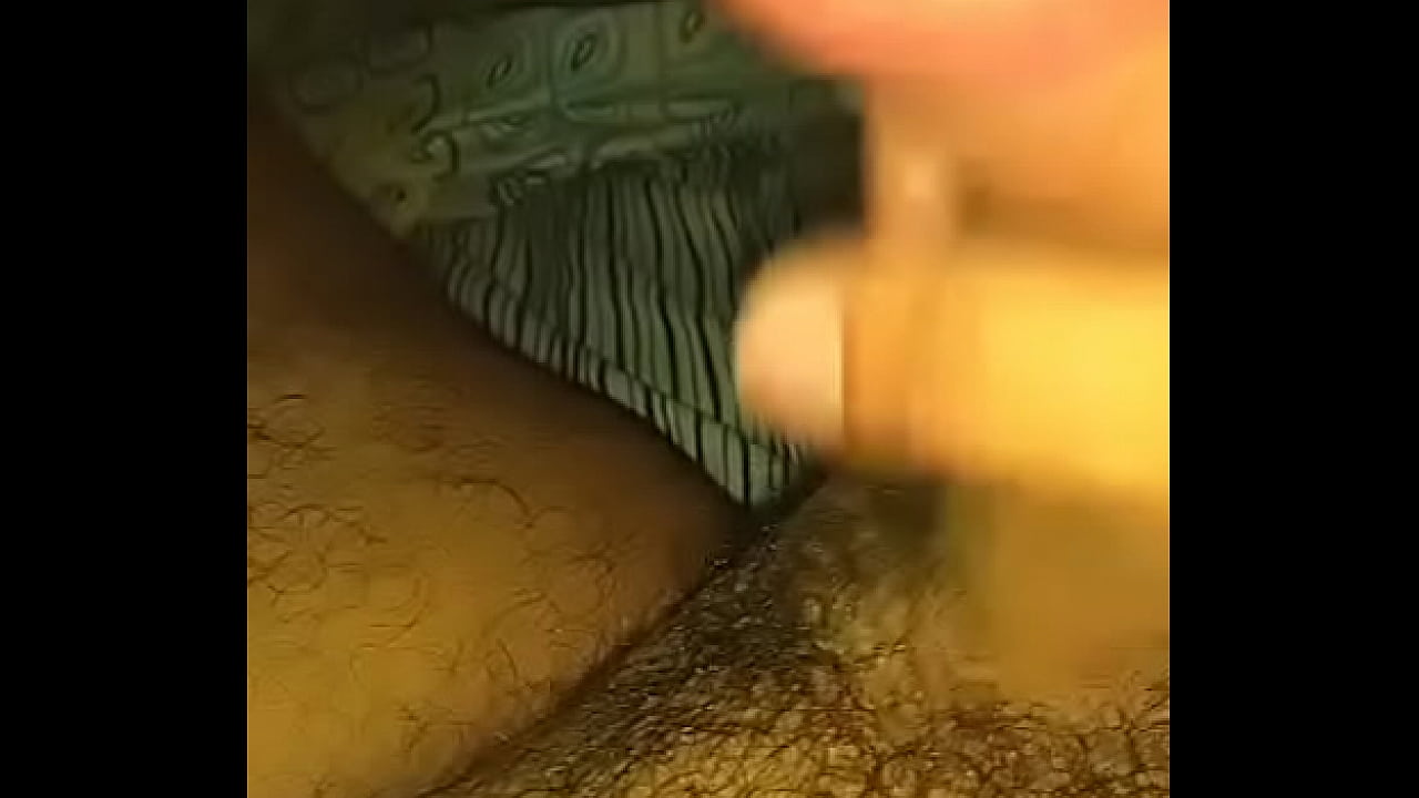 Paja caliente con mucho placer largando las primeras gotas de leche caliente