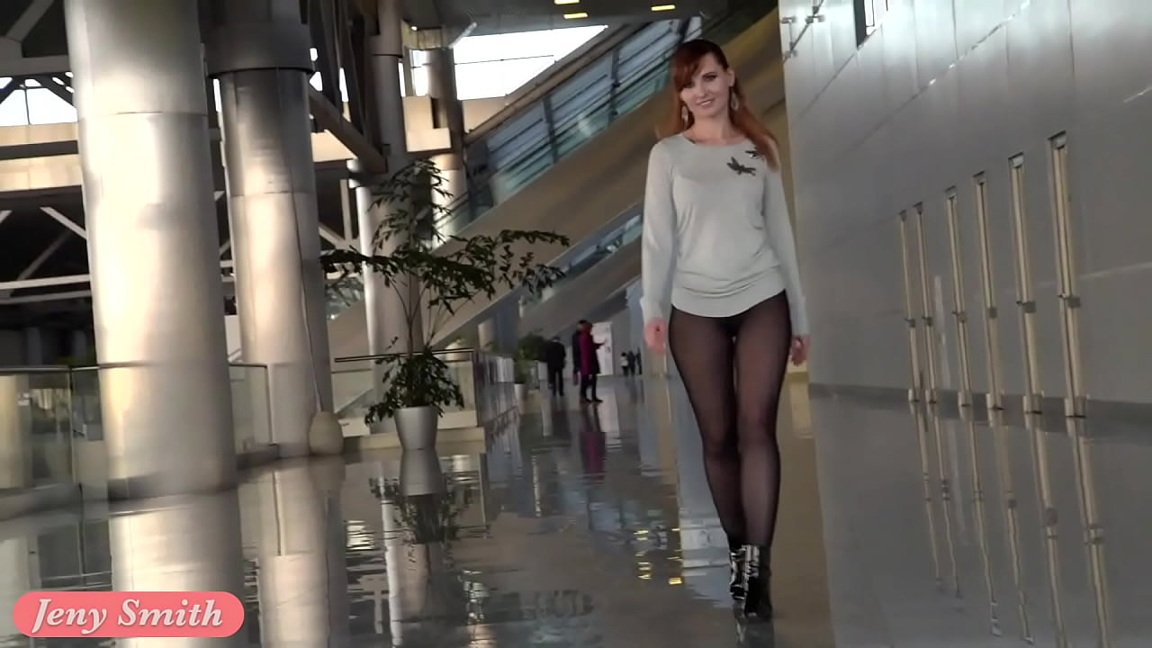 Jeny Smith transparent leggings flashing