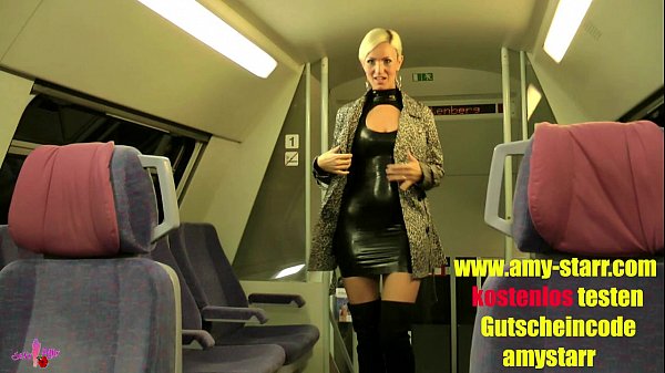 latex m&auml;dchen im &ouml;ffentlichen zug gefickt