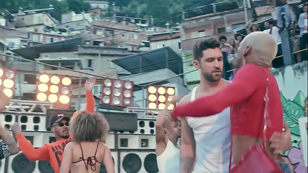 em troca de dinheiro