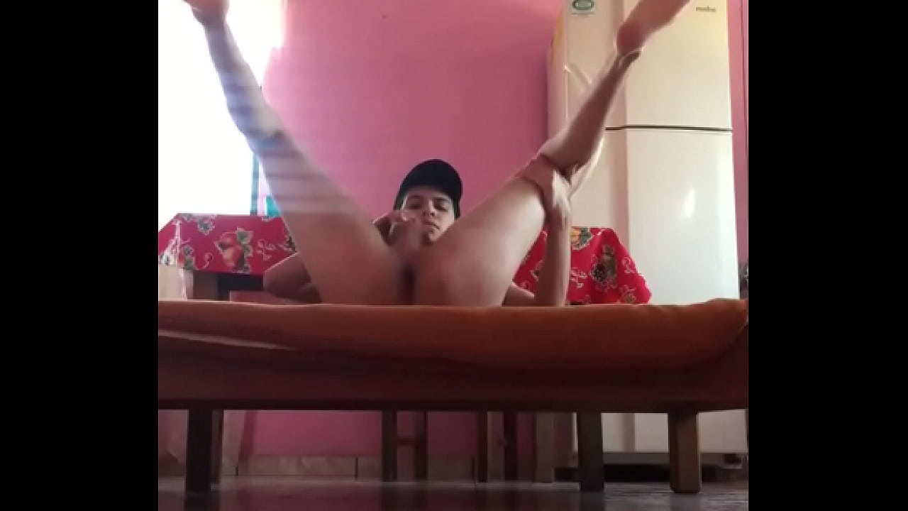 chavo se encuera y se pone horny