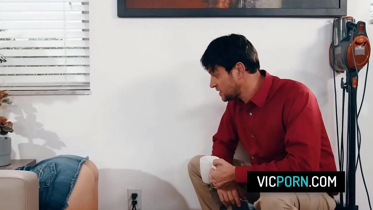 Stuck wife with big ass has her pussy banged from behind