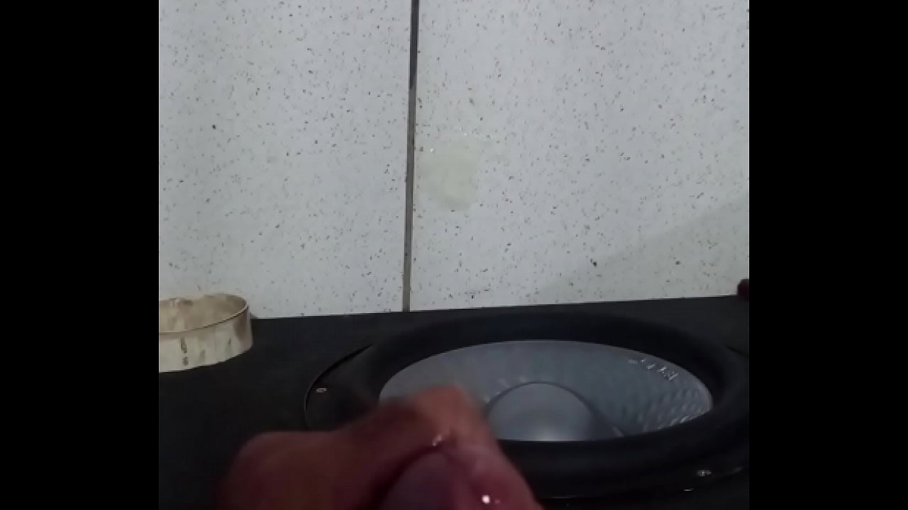 Rola dura jorrando leite