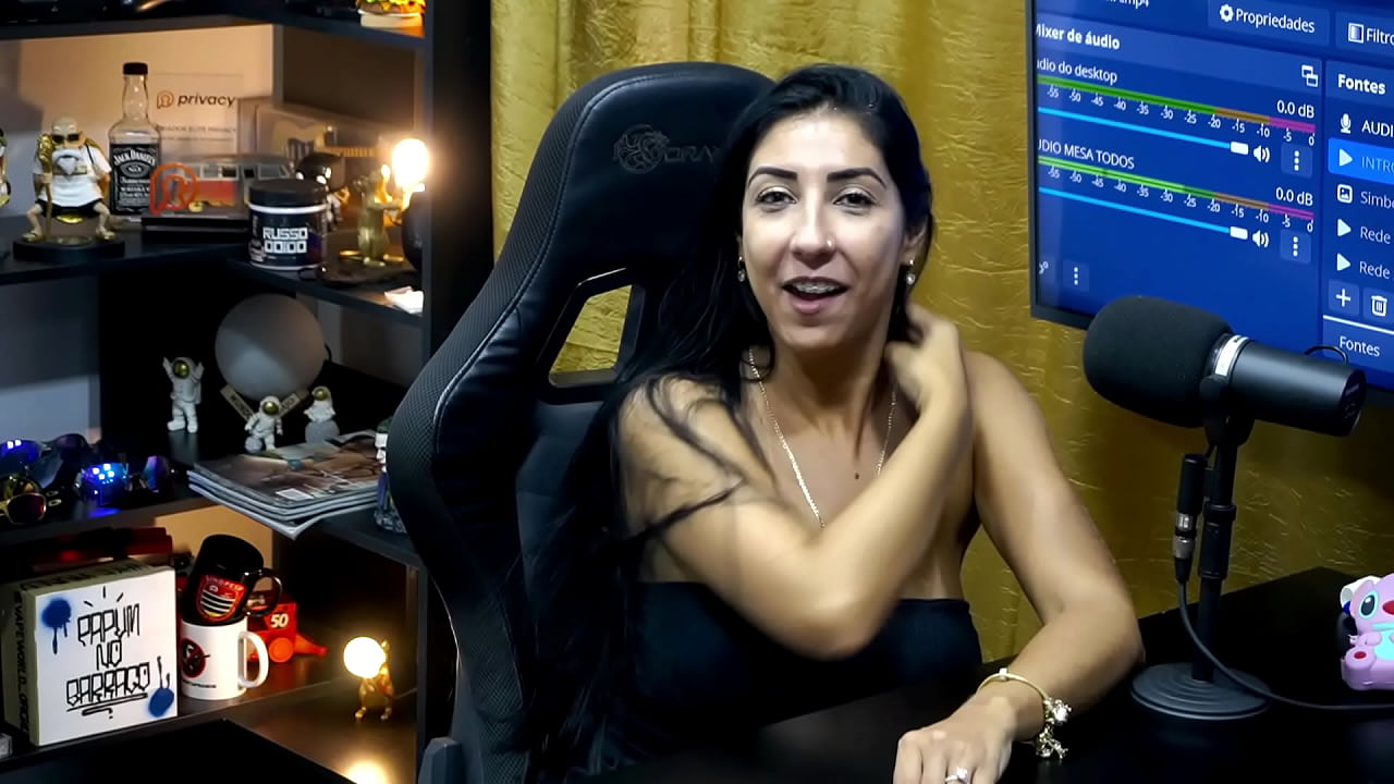 Ruan foi ver se a Renatinha Mello estava sem calcinha, que deliciosa, rolou muita qu&iacute;mica nesse episodio! - Podcast P&aacute;pum no Barraco!