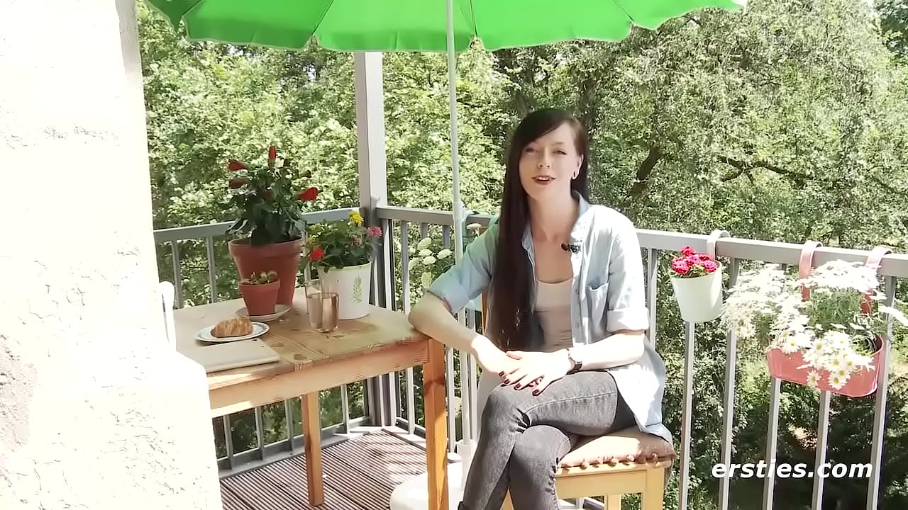 Lisa Masturbates With Favorite Toy