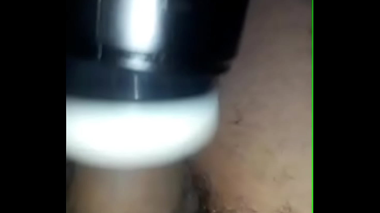 masturbador eletrico no pau do moreno